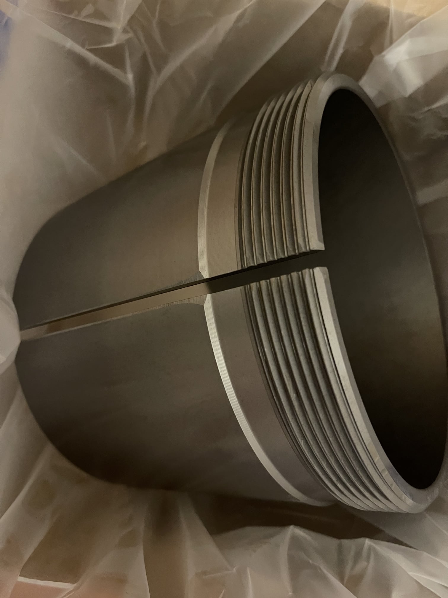 Envio placas revestimiento triturador Metso LT1110 y casquillo eje rotor Metso LT1213S