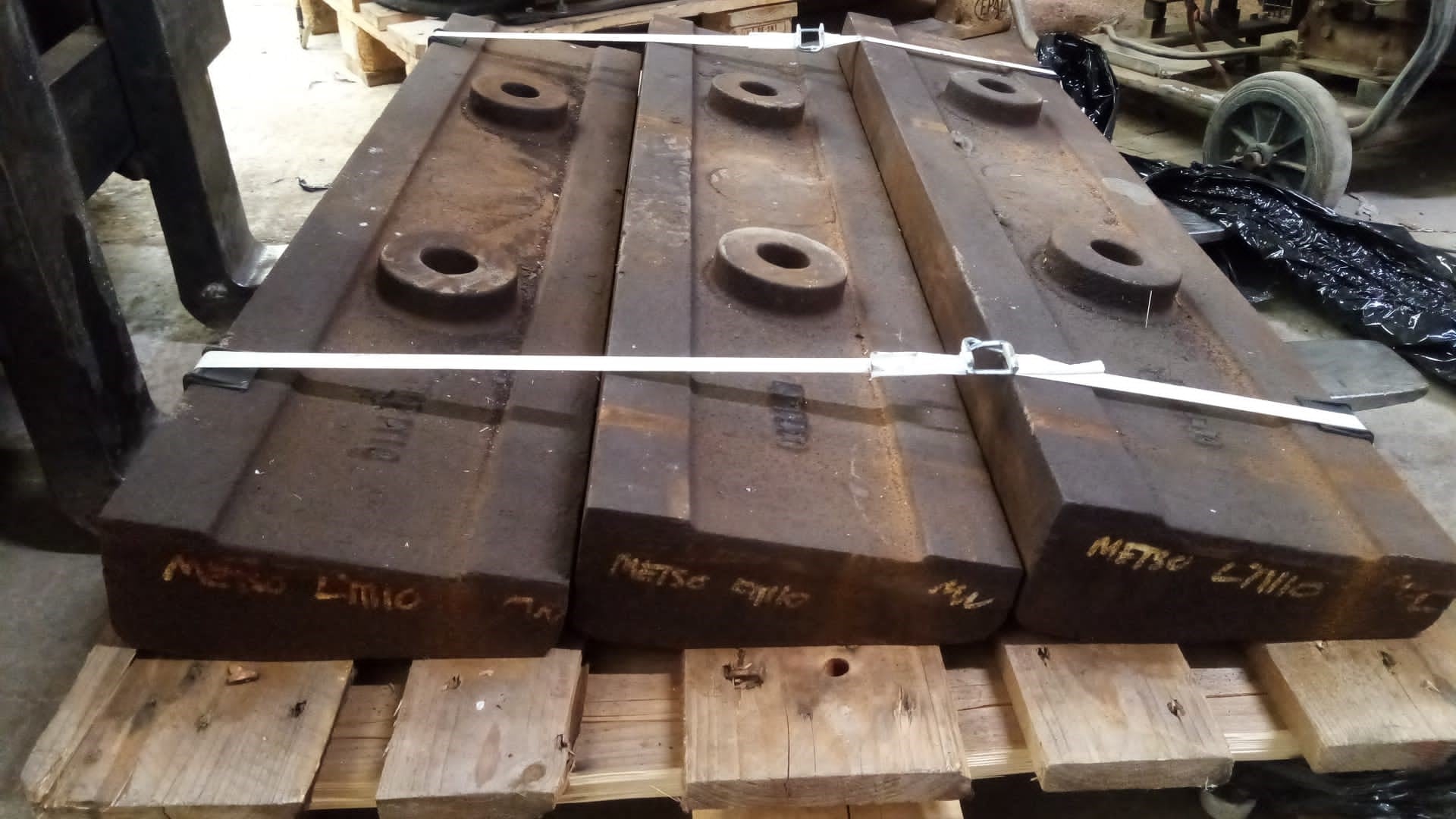 Envio placas impacto y revestimientos laterales para triturador Metso LT1110