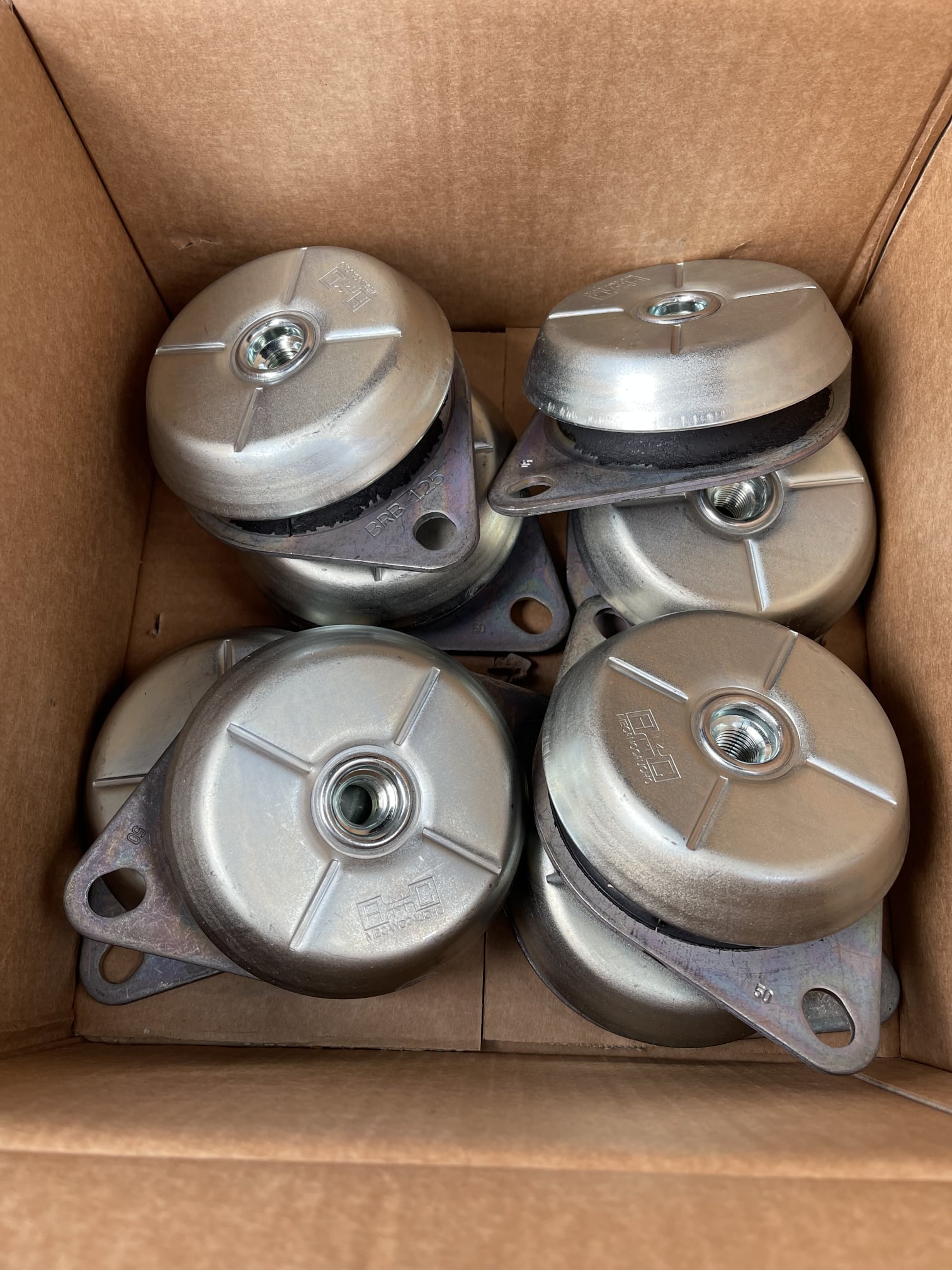 Envio motor alimentador y soportes motor para trituradora Metso LT1213