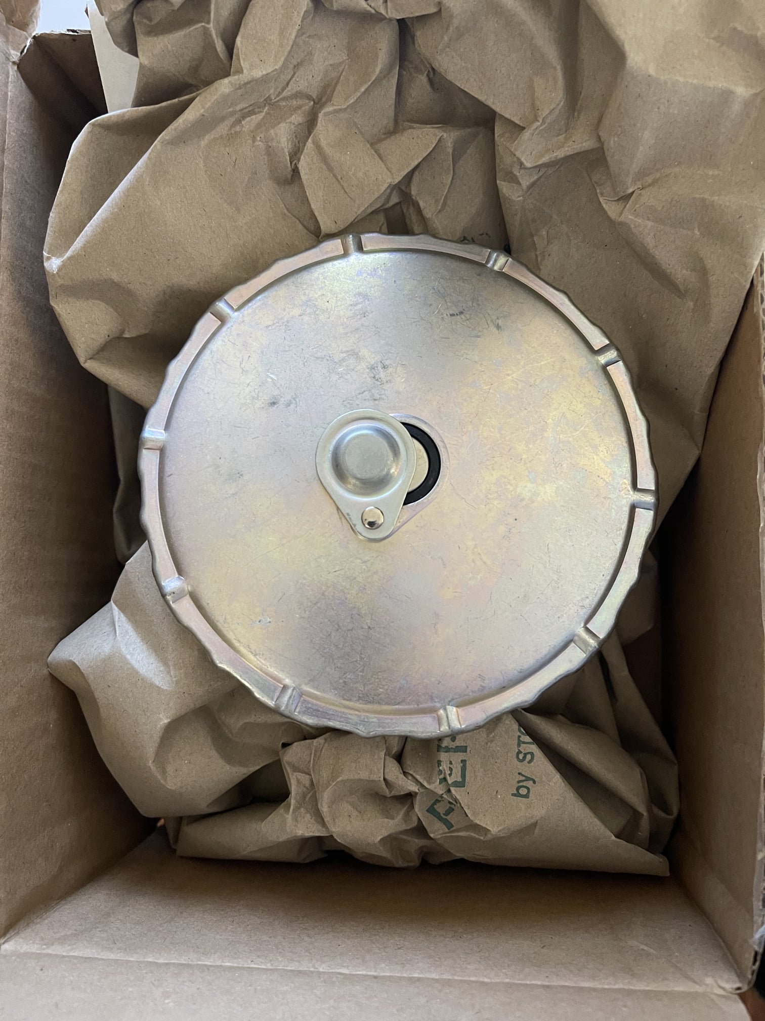 Envio bomba hidraulica y tapon deposito combustible para Metso LT1213S