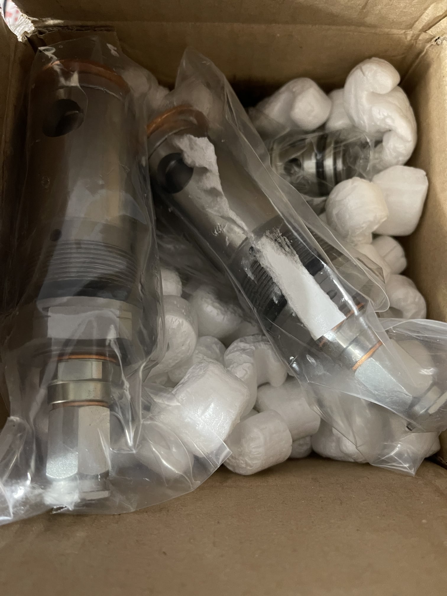 Envio valvula cavitacion y valvula de seguridad para trituradora de Mandibulas Extec C12+